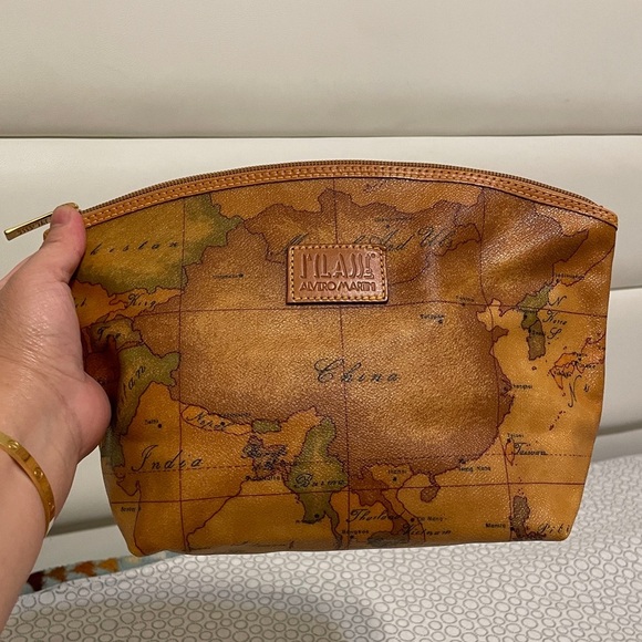 Alviero Martini Pouch/Cosmetic Bag - Picture 10 of 12